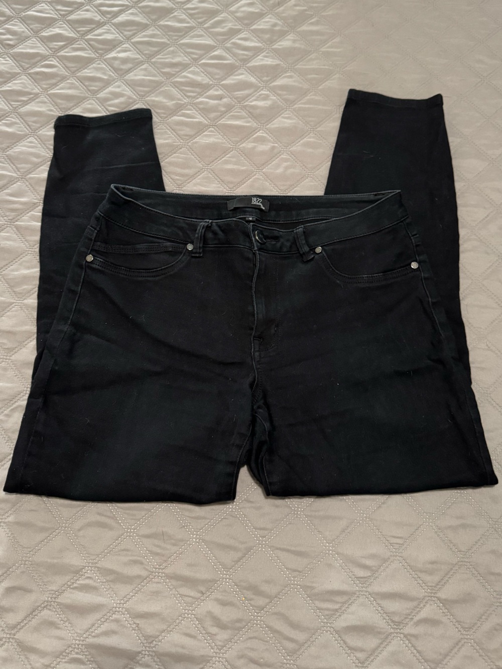 1822 Denim Women’s Skinny Jeans in Black